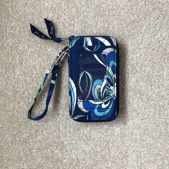 Vera Bradley Handbags - VERA BRADLEY Wristlet ✨
